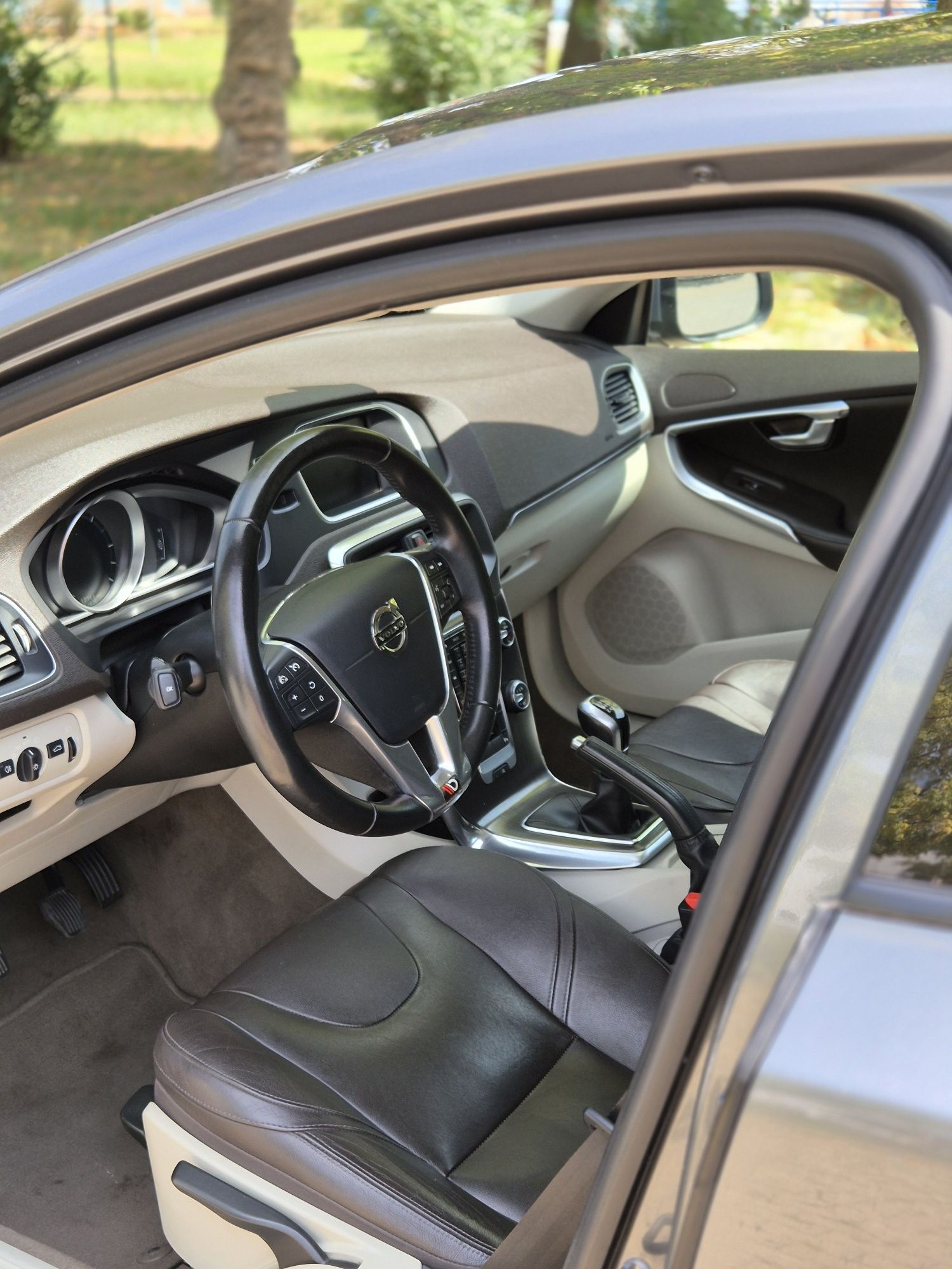 Volvo V40 2.0 R-Design