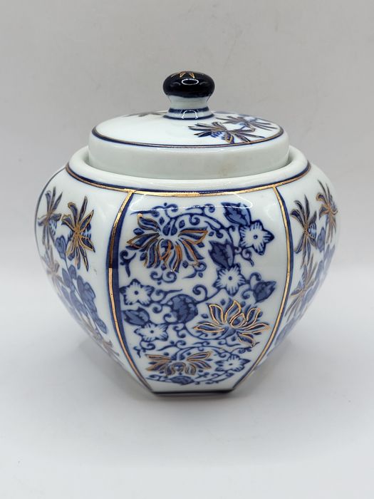 Porcelanowy chiński pojemnik na imbir