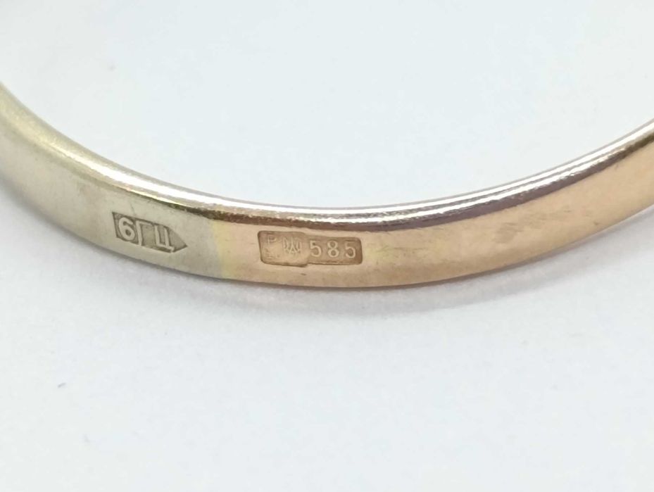 Золота каблучка з діамантом