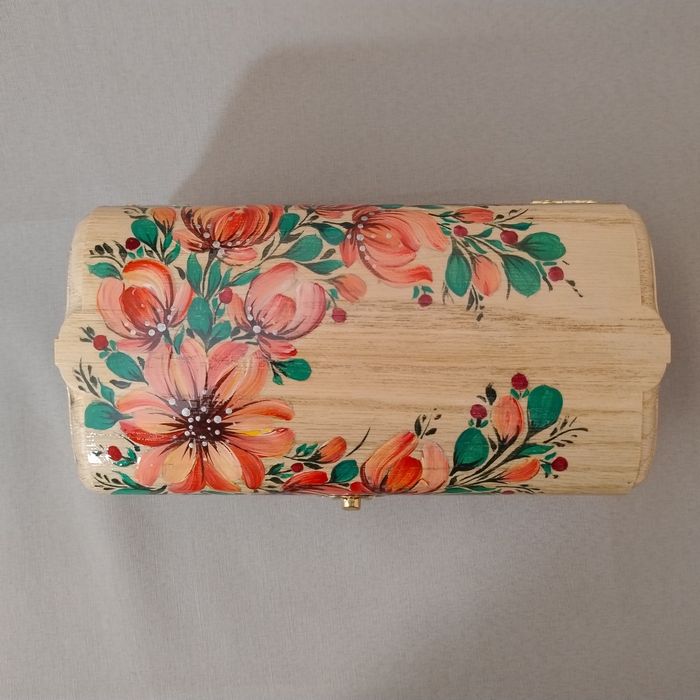 Декоративна скринька з розписом і оксамитовим дном