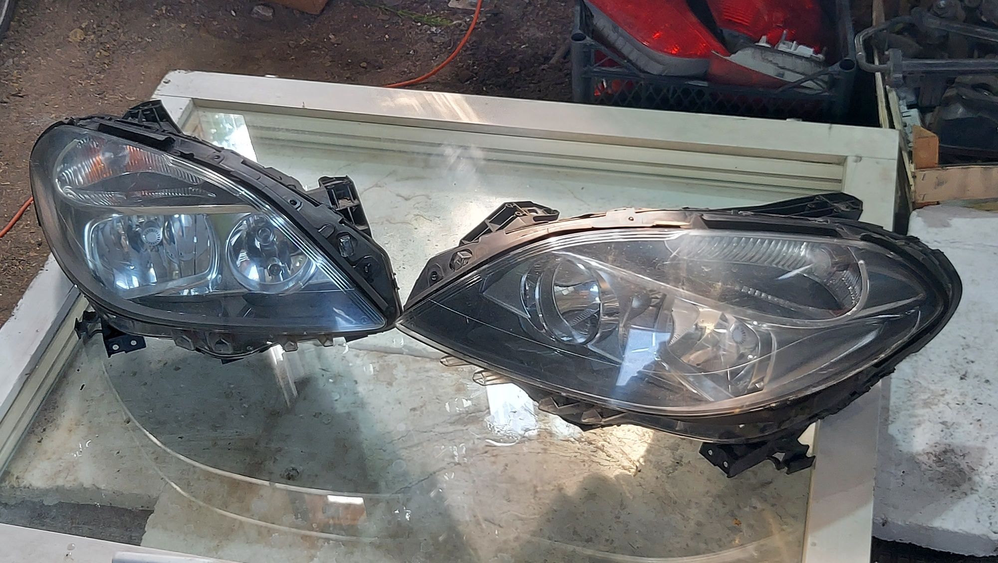 Przednie lampy Mercedes W246 Klasa B  2015r.