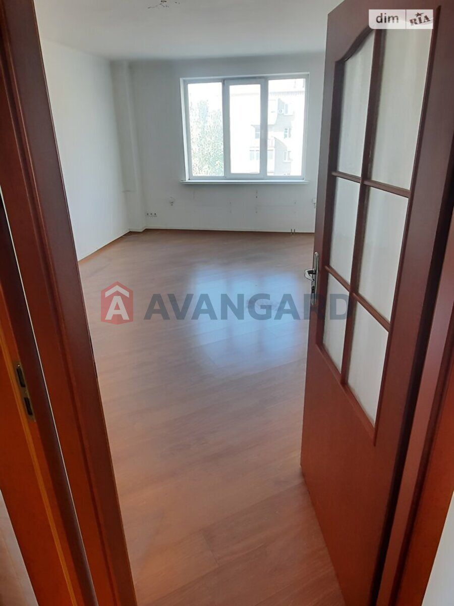Продам чудову простору 4х квартиру (141 м.кв) вул.Гагаріна,3.