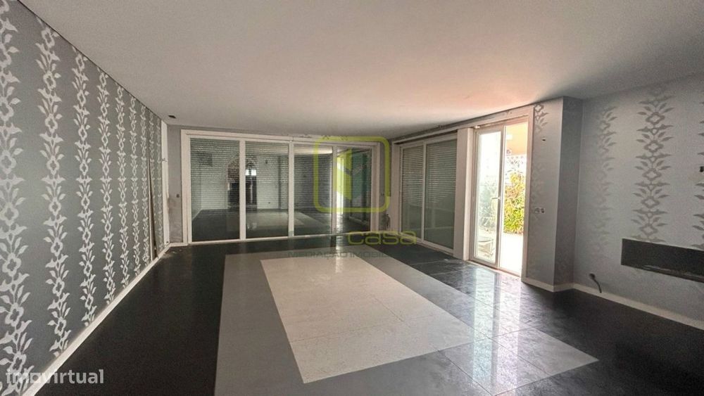 Moradia T4 a poucos passos da praia