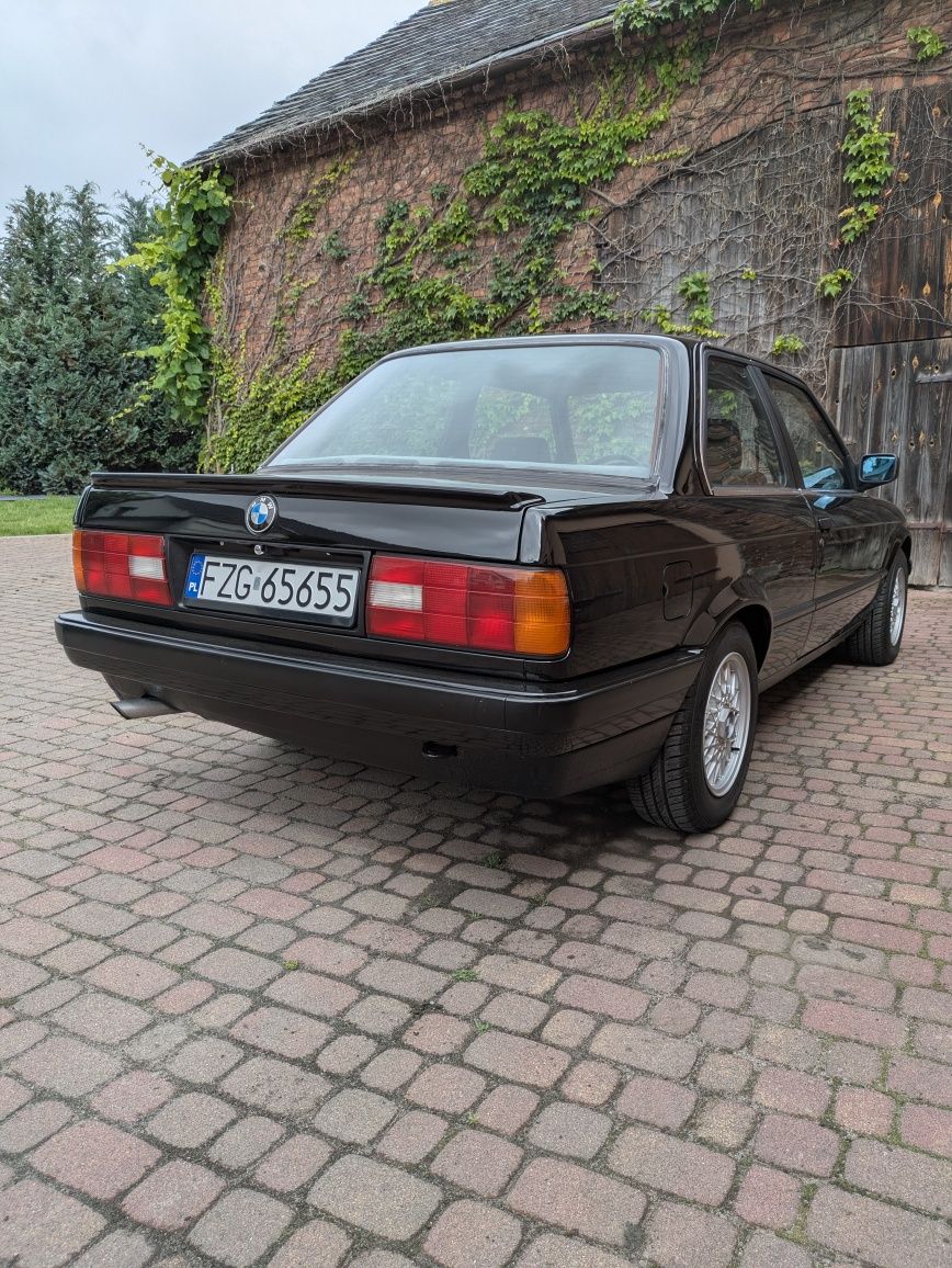 BMW e30 316i coupe