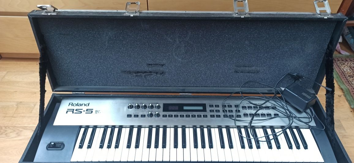 syntezator Roland rs 5