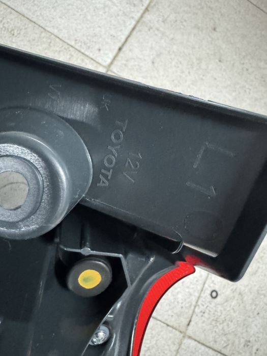 Farolim esq toyota autis 2016