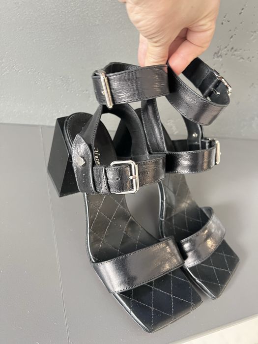 Босоніжки на  стійкому каблуку, Vitto Rossi,pозмір 37,практично нові