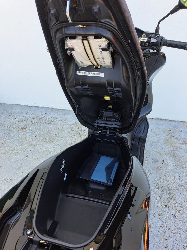 Honda PCX 1600km nova.