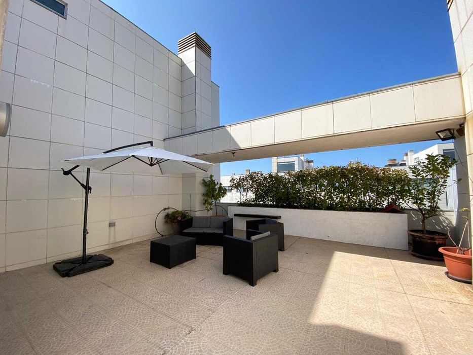 T4 Último piso com Terraço, Garagem para 4 Carros e Arrumos