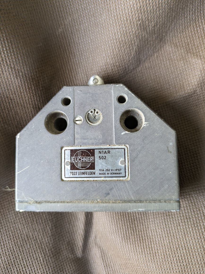Концевик 10А 250В