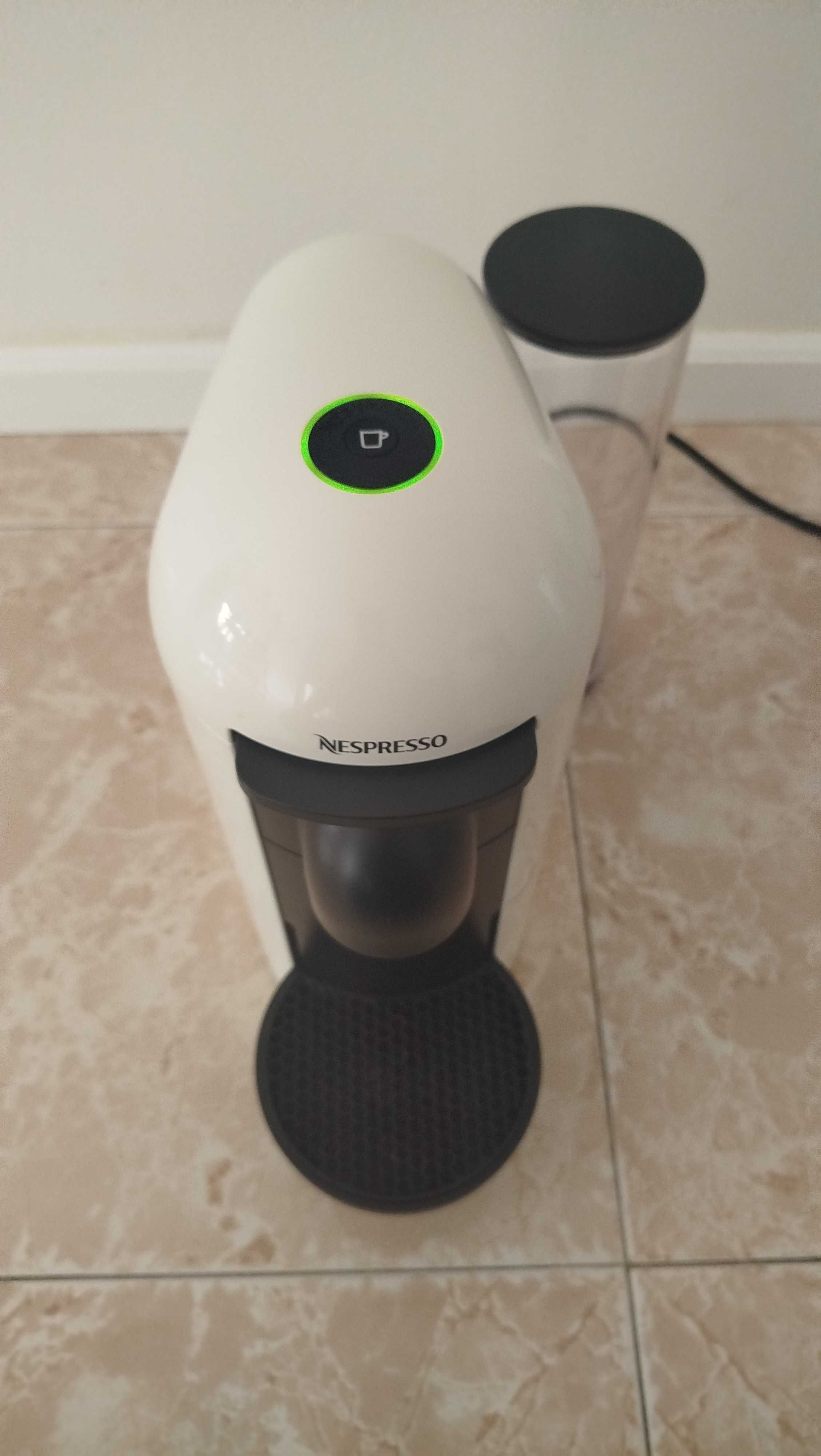 Máquina Café Nespresso Vertuo Plus
