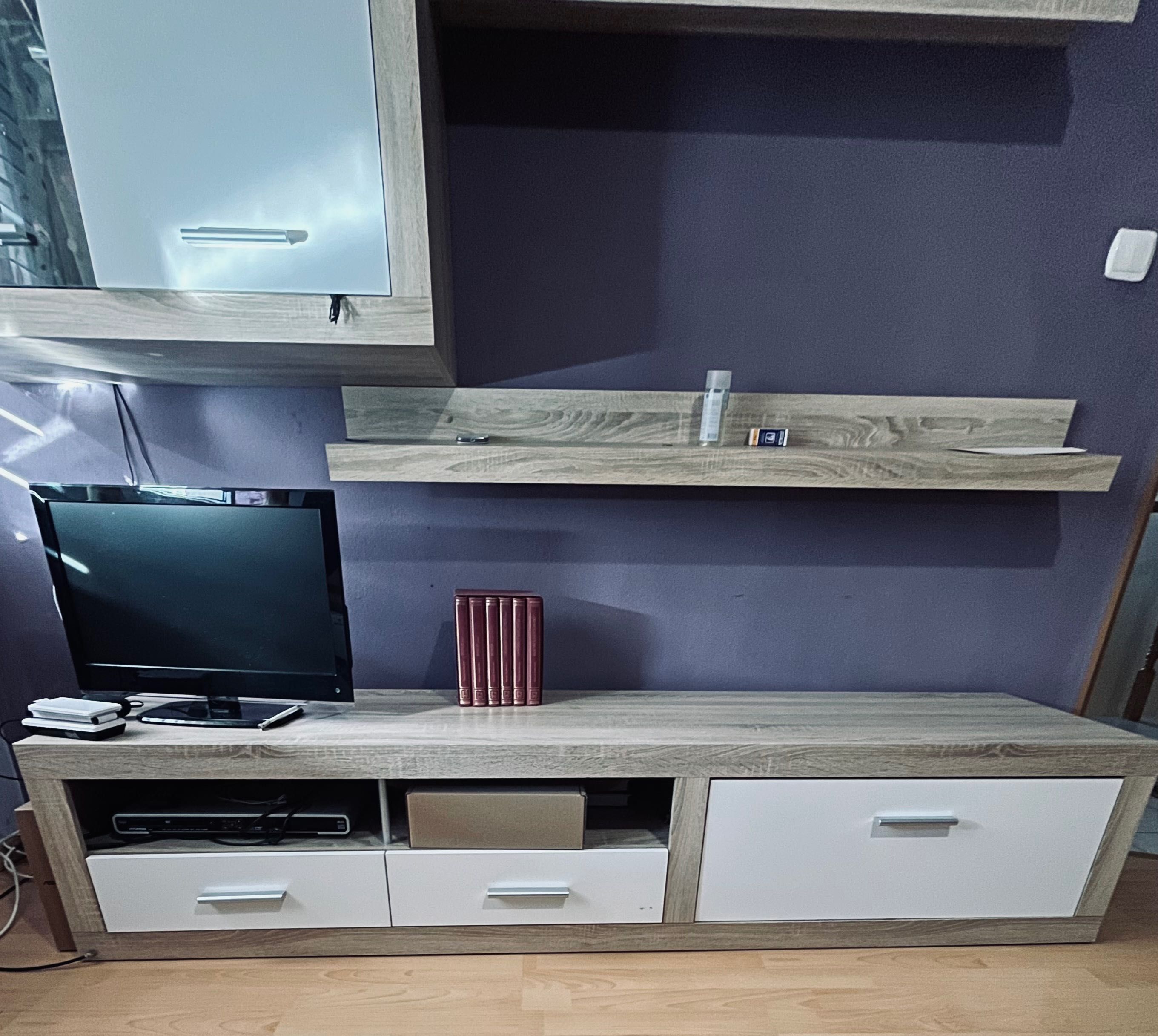 Sprzedam meble, RTV, witryna wisząca, i komoda podłużna