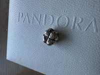 Pandora oryginalny charms koniczyna