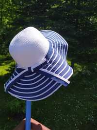 Duży kapelusz damski marynarskie akcenty obwód 56 cm Nowy