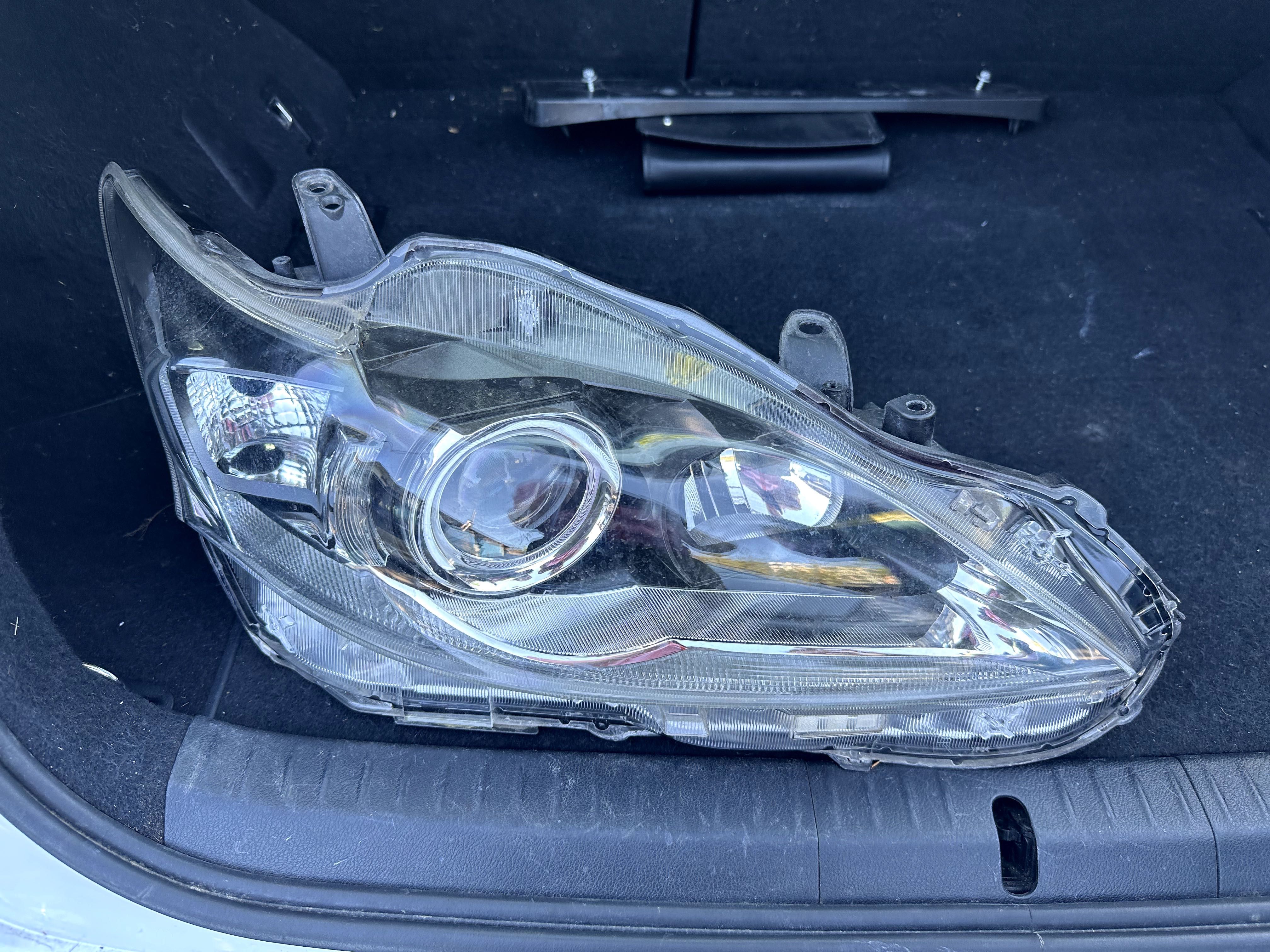 Lexus CT200h REFLEKTOR LAMPA PRAWA - oryginał super stan europejska