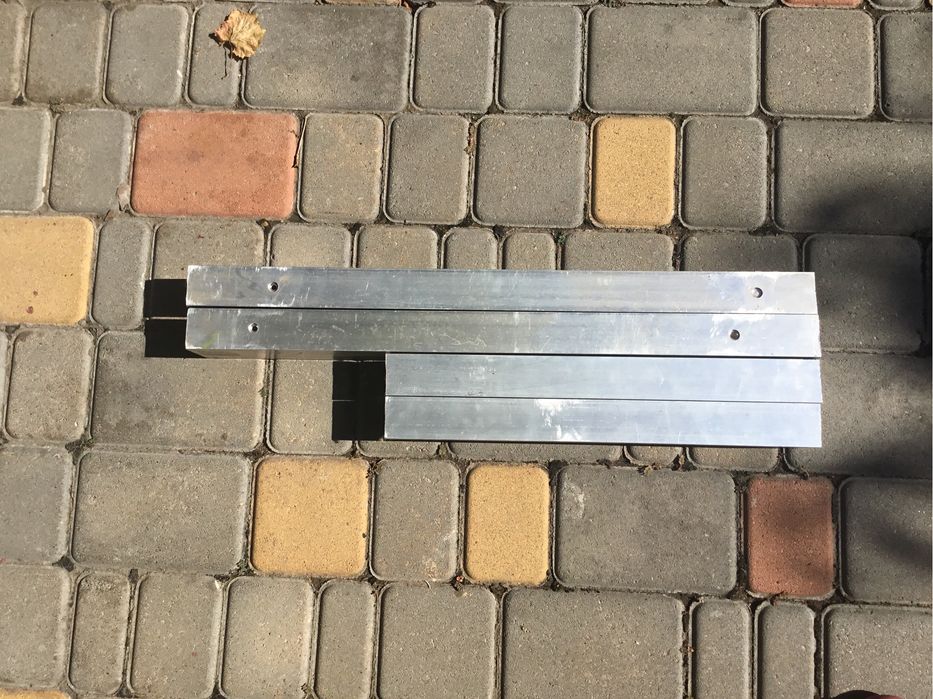 Обрезки прямоугольной толстостенной алюминиевой трубы 40 и 60 см