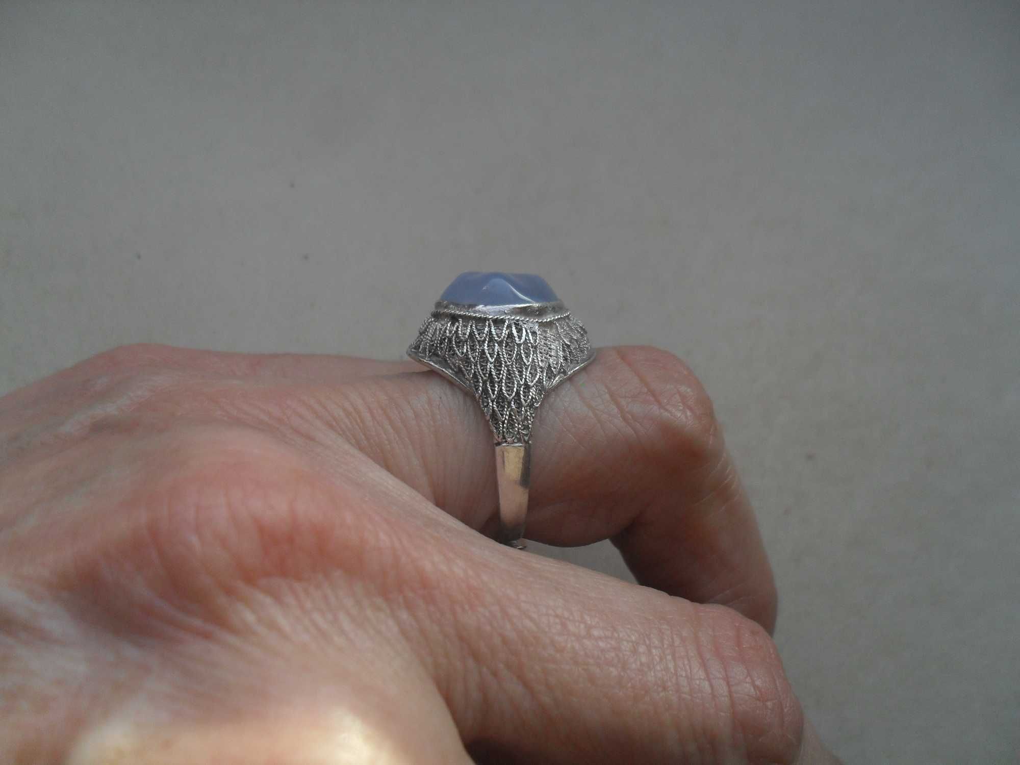 Stary srebrny pieścionek - filigran z błękitnym kamieniem - cena ost