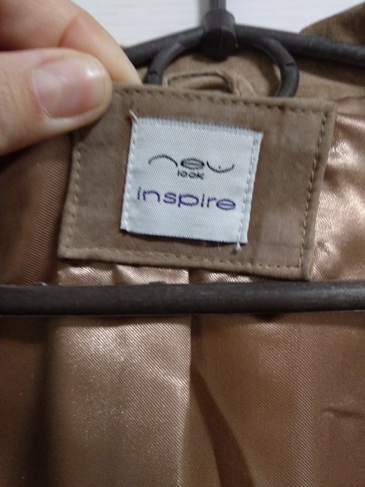 Замшевый пиджак бежевого цвета