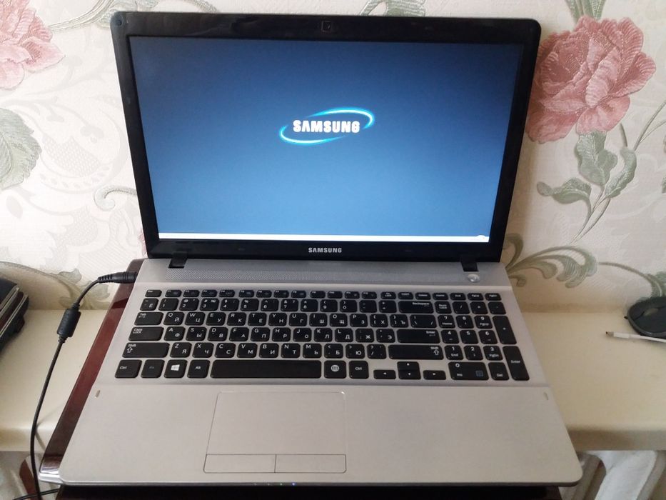 Ноутбуки Samsung 300E R728 Win10 SSD