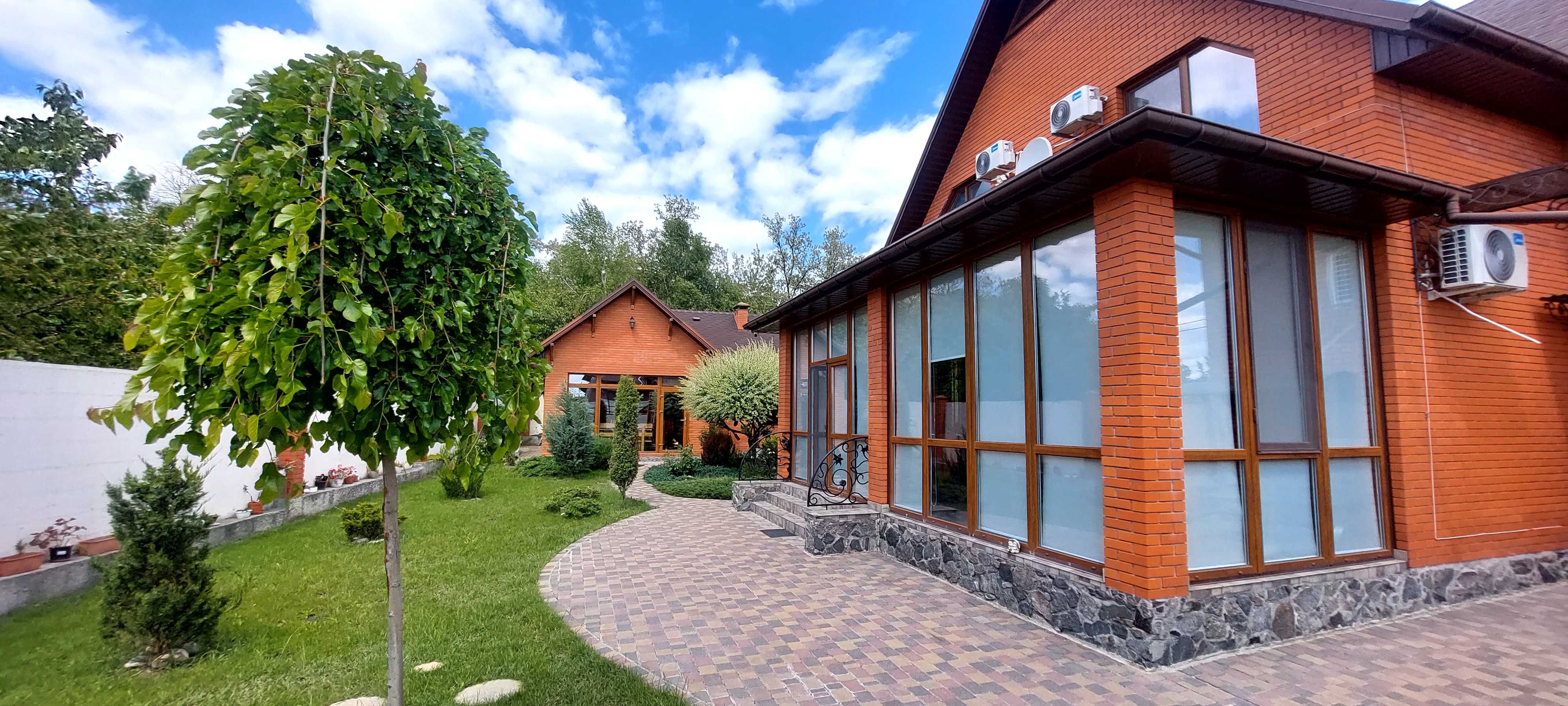 ДОМ (215м.кв).4 спальни.10 соток.Ландшафт.Баня 58000грн