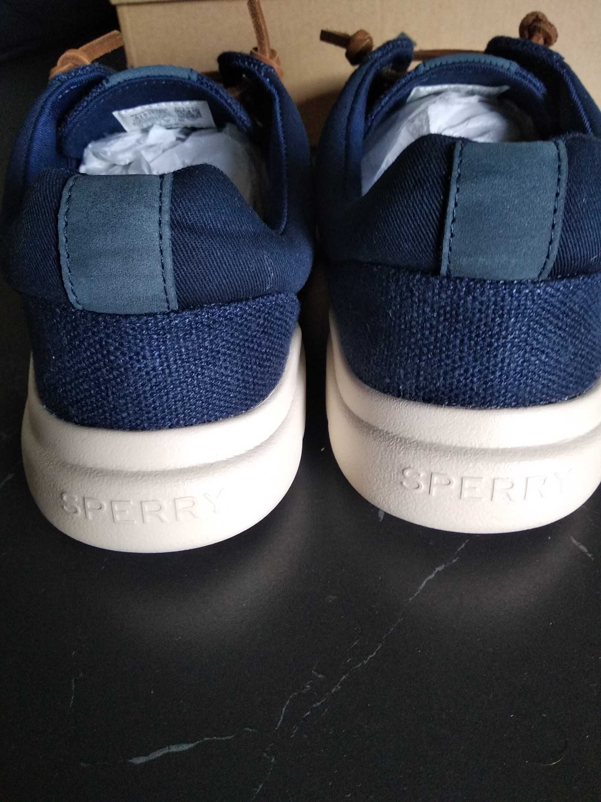 Мокасини,кеди, туфлі Sperry