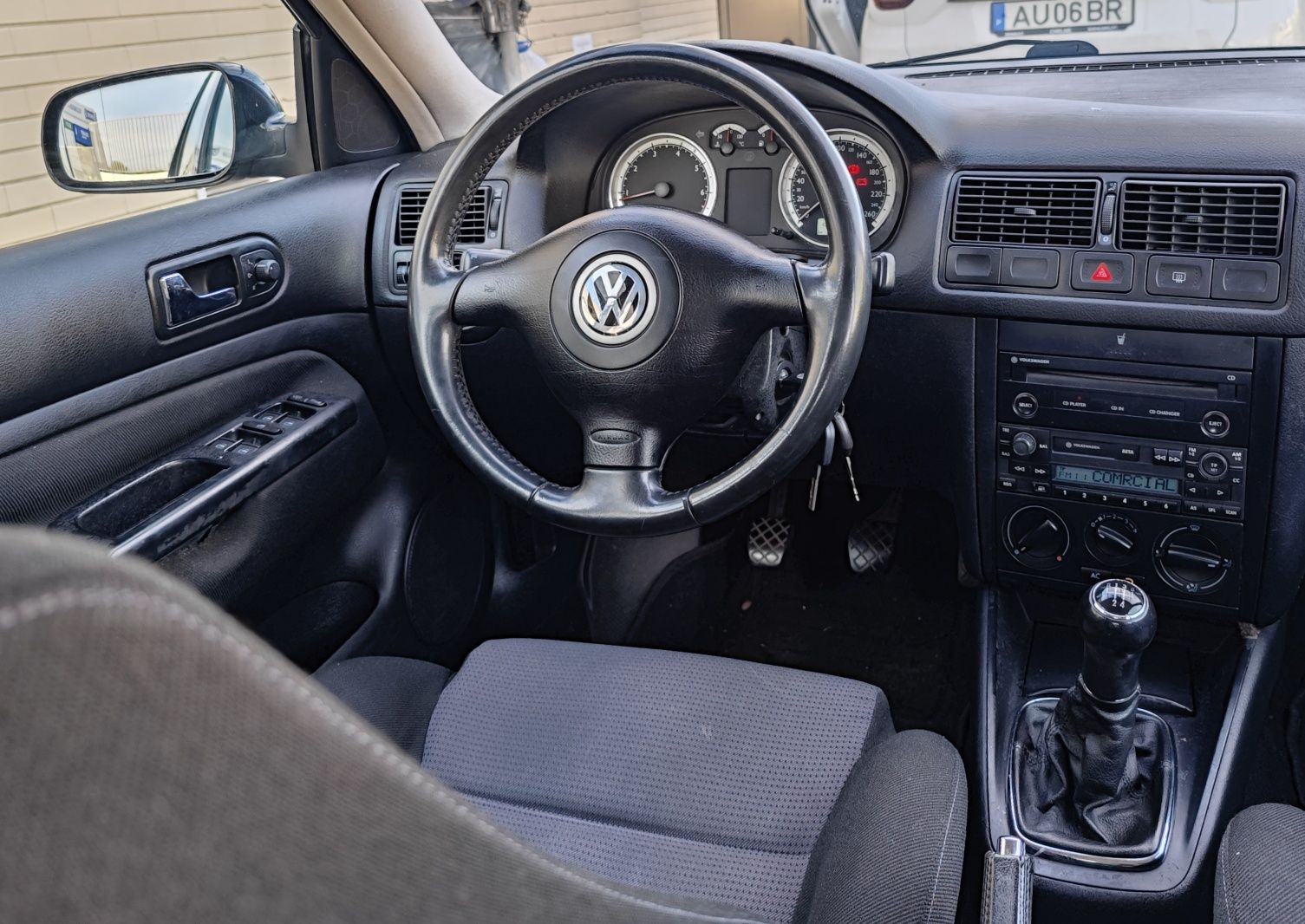 RESERVADO || VW GOLF 4 1.4i 16v *** apenas 185.000 kms *** AC