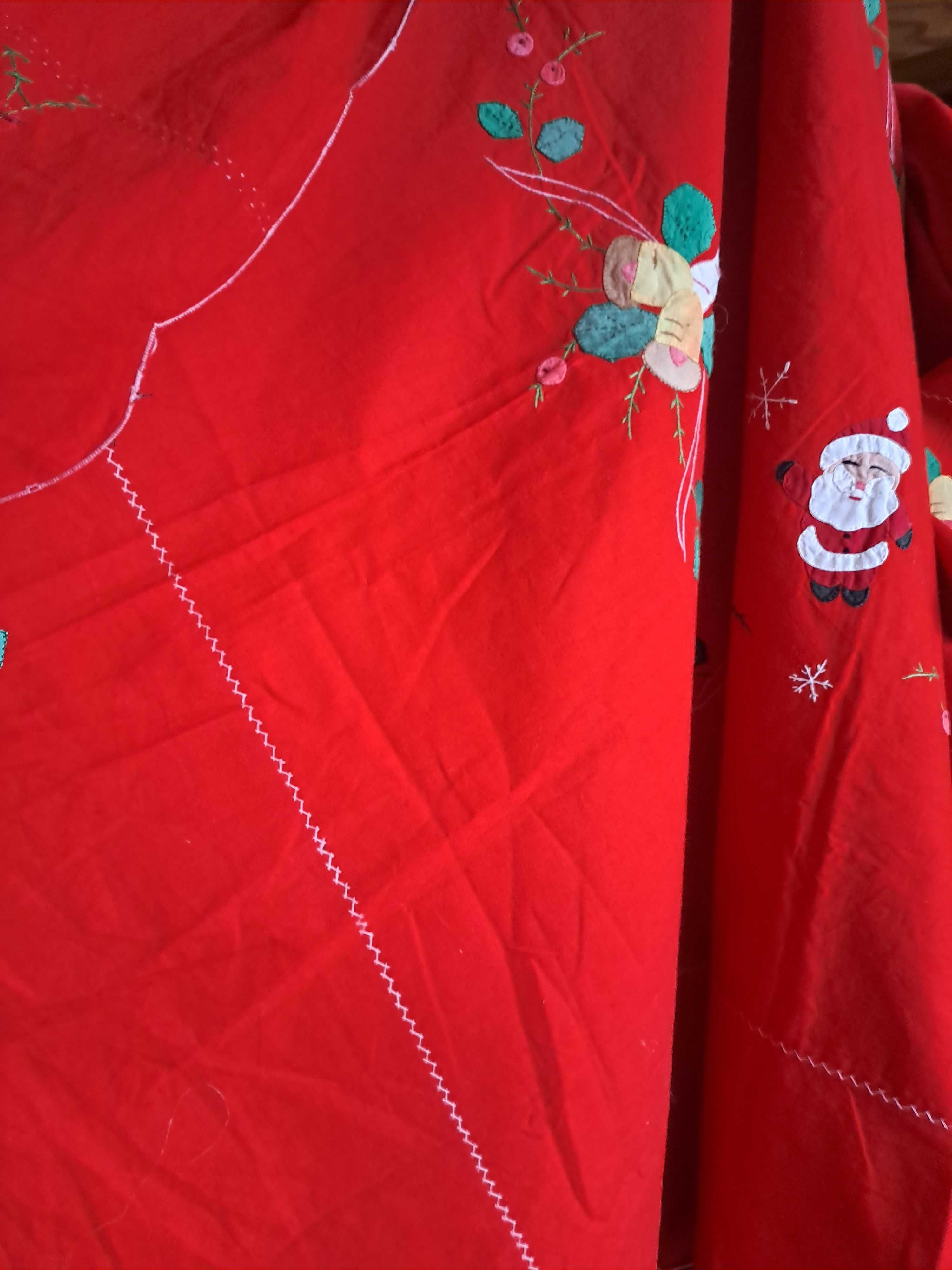 Duży świąteczny obrus klasyczna czerwień 175cm x 118cm