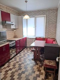 Продам 4 комнатную квартиру возле Крымского бульвара