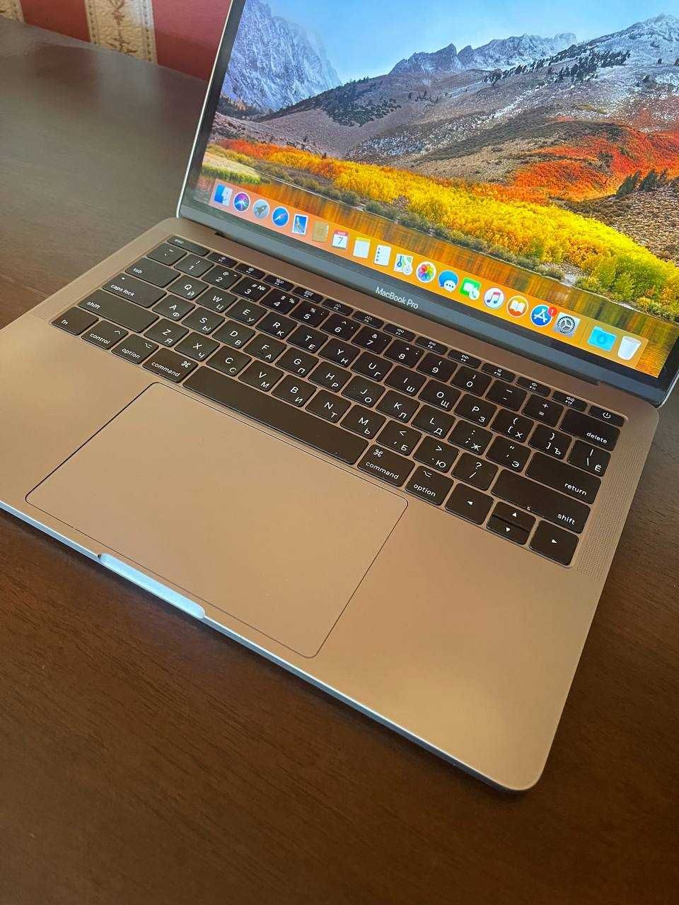 Продам свой  MacBook Pro 13, 2017, 8 Gb, 128Gb Одесса, личная встреча