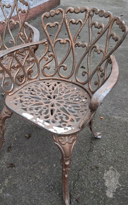 Старовинний стілець,алюміній