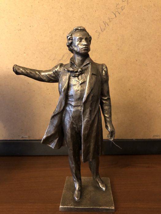 Коллекция бюсты и фигурки