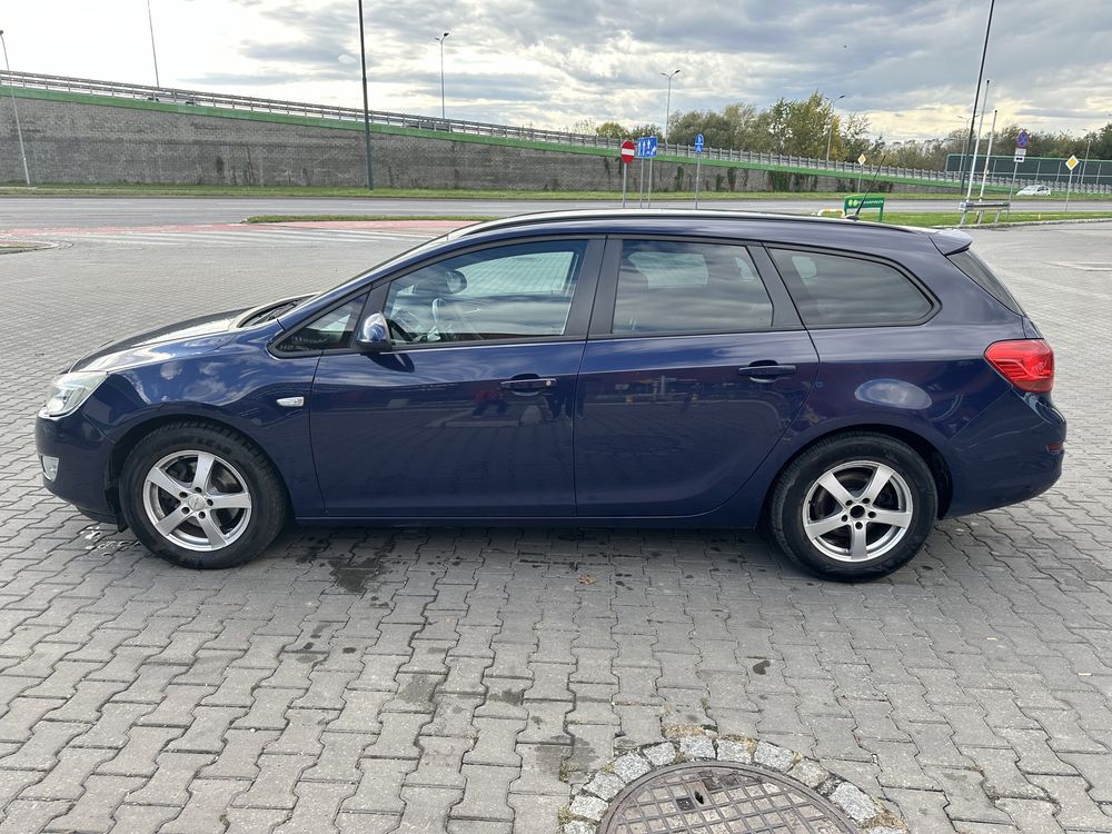 Sprzedam Opel Astra J 2012 1.7 CDTi