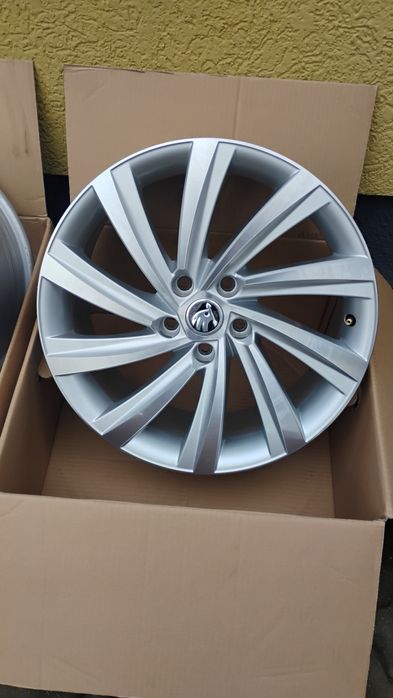 Felgi Skoda 18 Octavia IV 5E3 ET48 7,5J VW 5x112