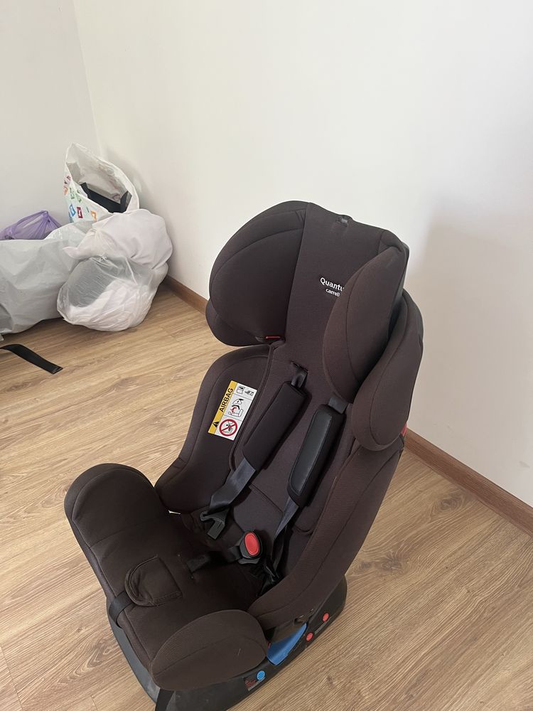 Автомобільне крісло