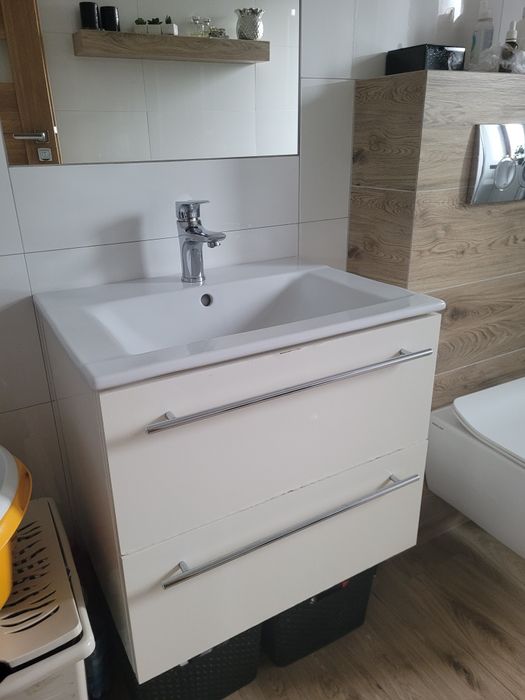 Sprzedam umywalkę z baterią