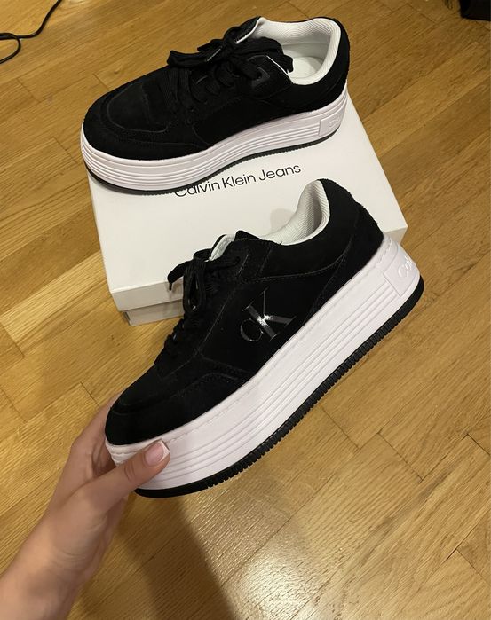 Замшеві кросівки Calvin Klein Jeans BOLD PLATF LACEUP LOW MG SUEDE