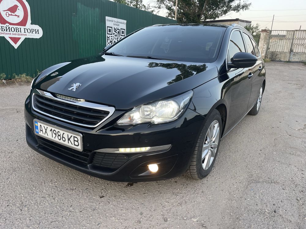 Продам Peugeot 308 двухлитровый дизель 2015 г.