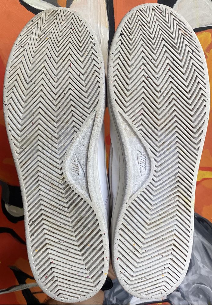 Nike кроссовки  43 размер кожаные белие оригинал