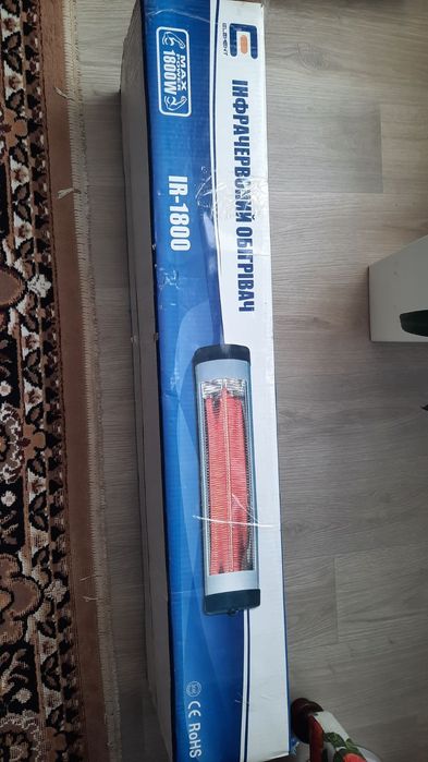 Обігрівач UFO зі штативом.