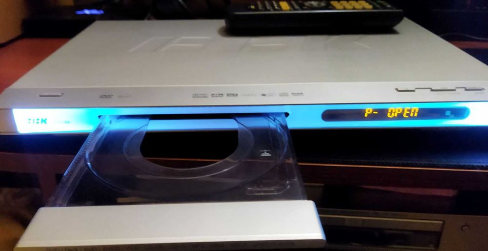 DVD проигрыватель BBK DV516S + бонус два диска