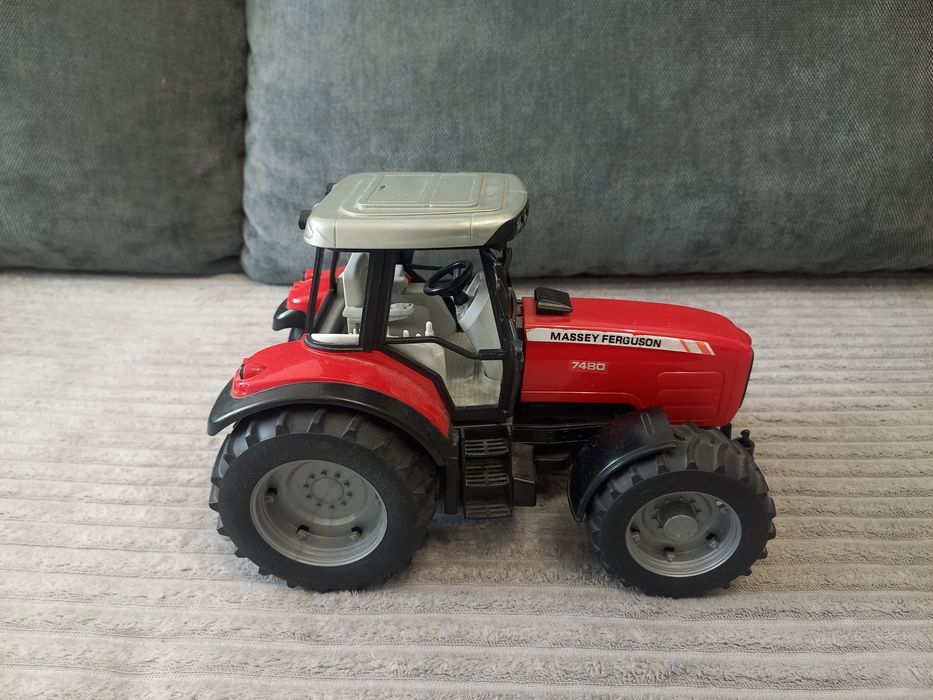 Трактор Massey Ferguson від Bruder