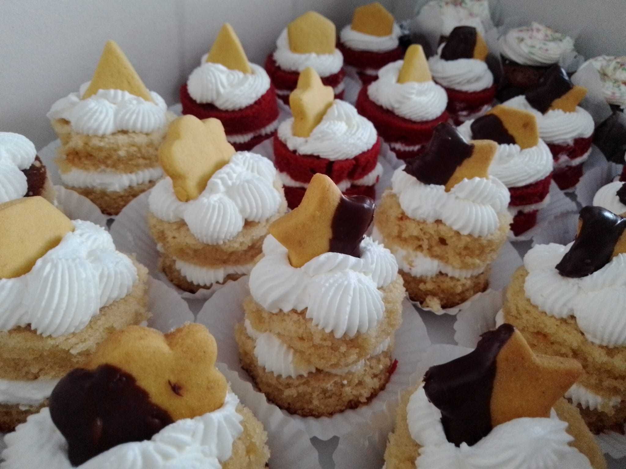 Bolos e outros doces (sobremesas) caseiros muito bons e a bom preço