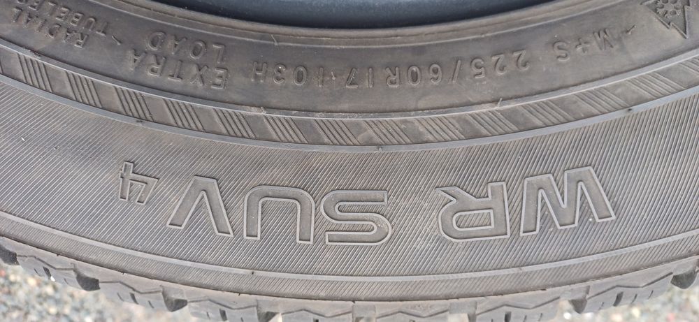 225/60R17 103H NOKIAN , dwie używane opony zimowe.