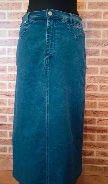 Długa jeansowa spódnica