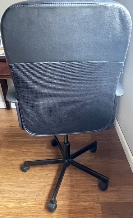 Krzesło biurowe, kółka, regulacja wysokosci, czarne