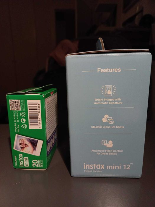 Máquina + Instantâneos -- FUJIFILM Instax Mini 12 (Branco)