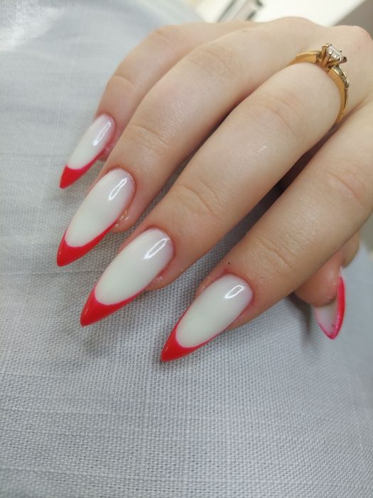 Манікюр, нарощення та покриття нігтів