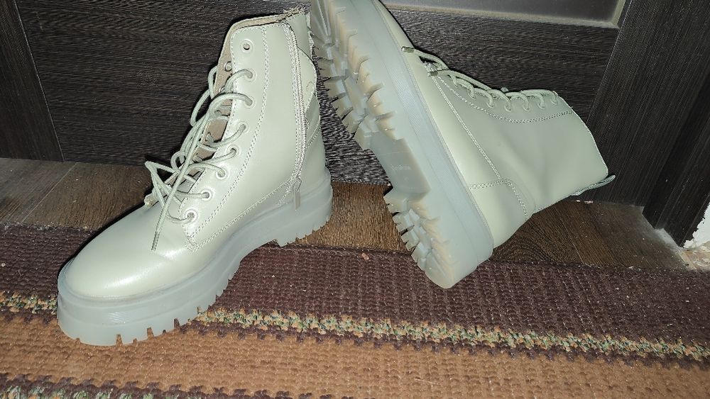 Жіночі чоботи Stradivarius