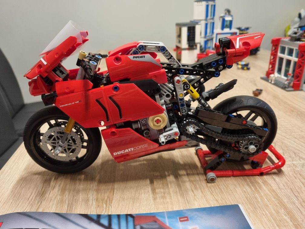 Sprzedam motor lego technic 42107