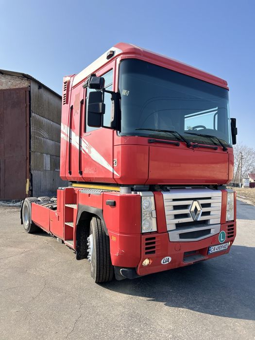 Renaul magnum та контейнеровоз